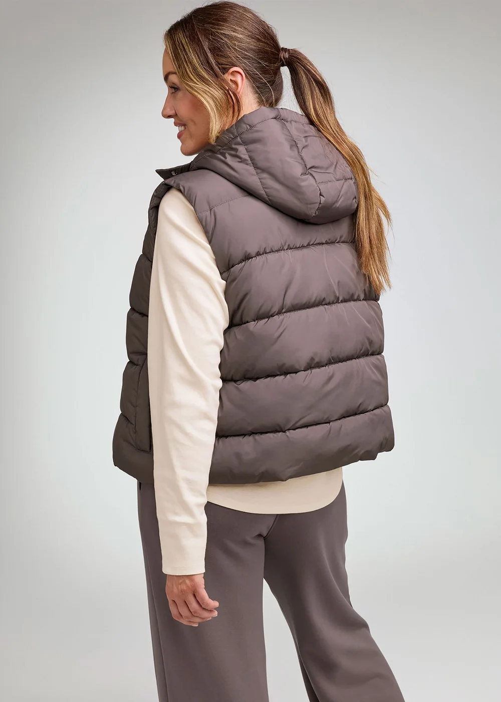CT Active Dusty Mink Quilted Gilet With Pockets - 14 Image 3