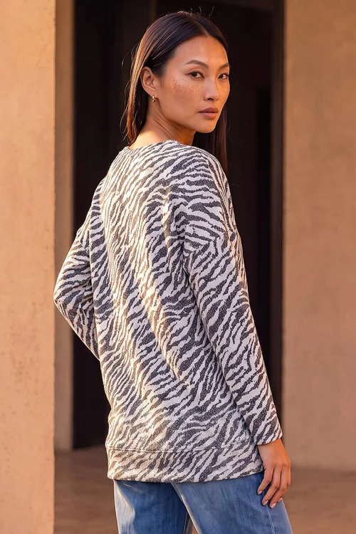 Roman Black Animal Print Banded Hem Top - 10 Image 3