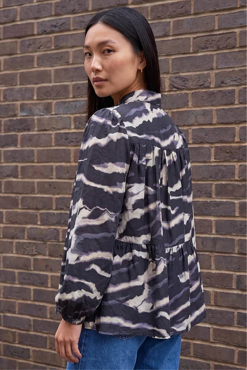 Roman Grey Abstract Print Tiered Shirt - 16 Image 3