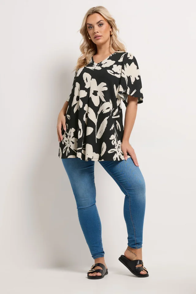 Yours Curve Black Floral Textured Pleated Front Top