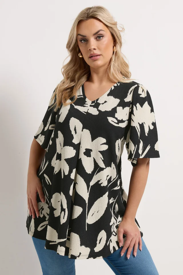 Yours Curve Black Floral Textured Pleated Front Top