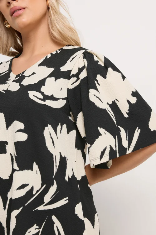 Yours Curve Black Floral Textured Pleated Front Top - 16 Image 4