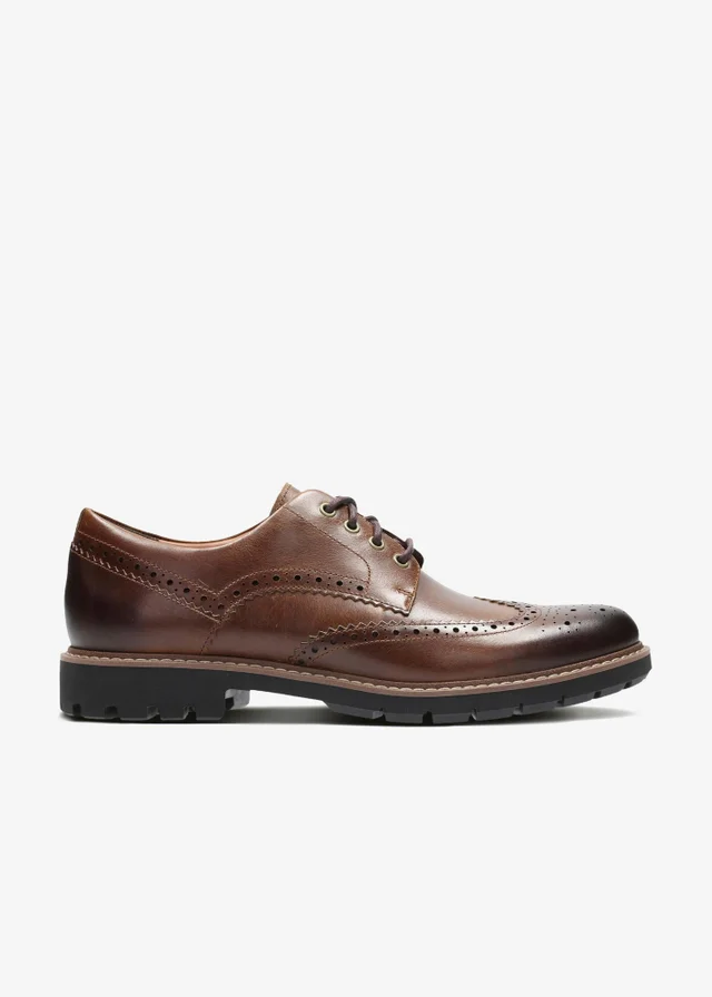 Clarks Mens Brown Batcombe Wing Leather Standard