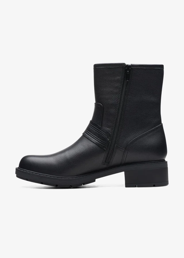 Clarks Womens Black Hearth Cross Leather Standard