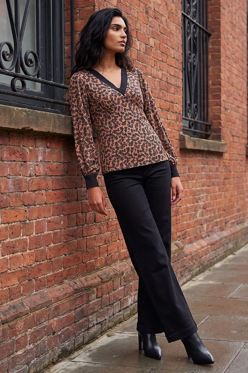 Roman Natural Ditsy Floral Contrast Neck Top - 14 Image 3