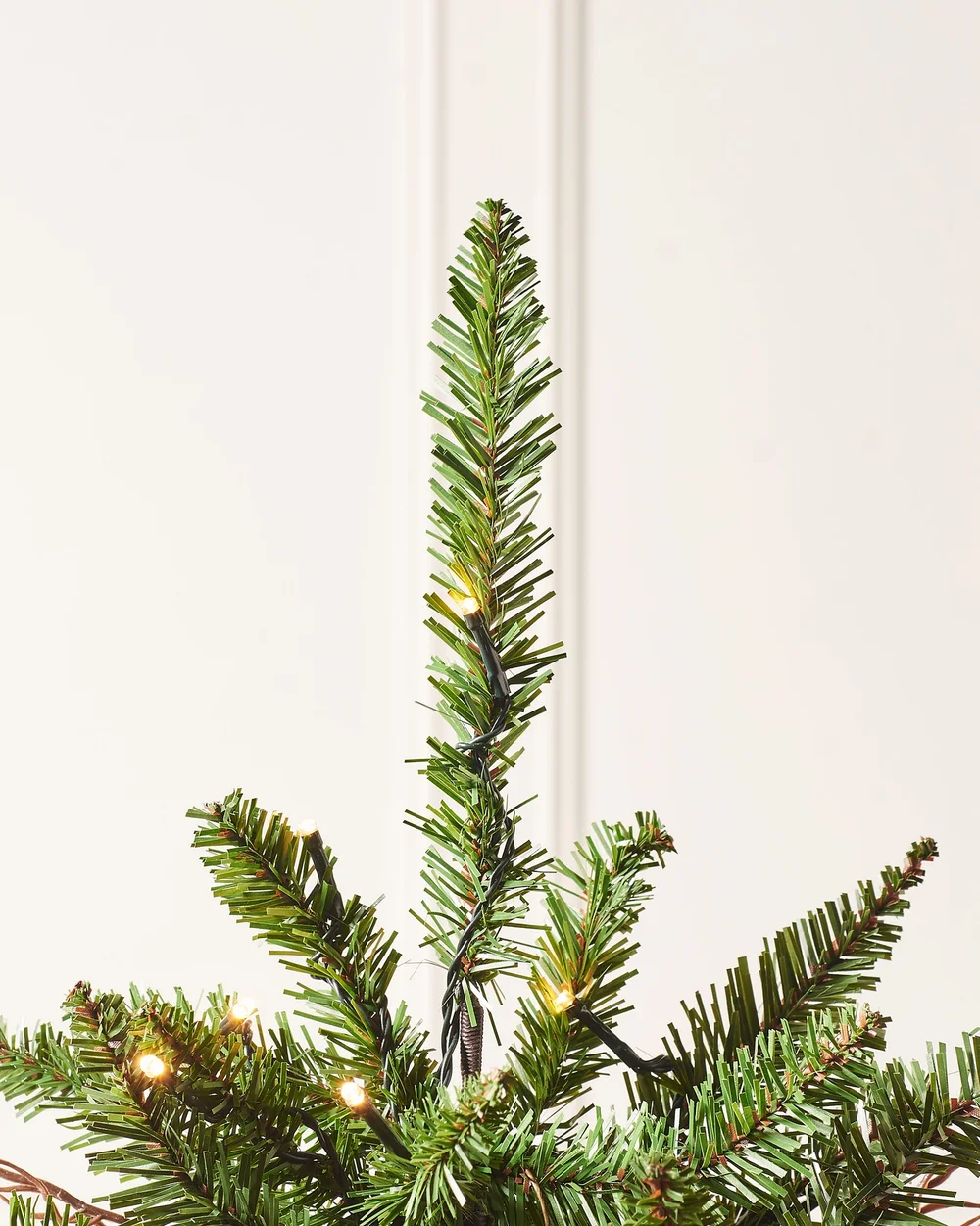WeRChristmas Green Pre-Lit Potted Artificial Christmas Tree With Pinecones And Red Berries 200 Warm White Leds 4.5 Ft - No Size Image 5