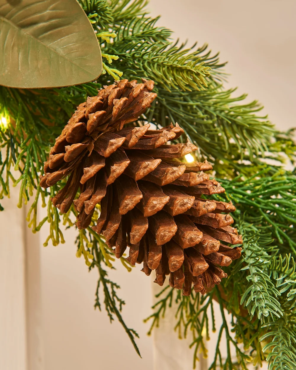 WeRChristmas Green Pre-Lit Mixed-Foliage Artificial Christmas Garland With Berries And Pinecones 50 Warm White Leds 9 Ft - No Size Image 6