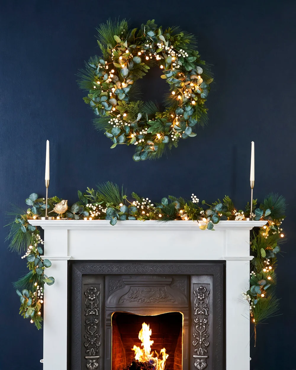 WeRChristmas Green Pre-Lit Artificial Christmas Garland With Eucalyptus And Berries 50 Warm White Leds 9 Ft - No Size Image 5