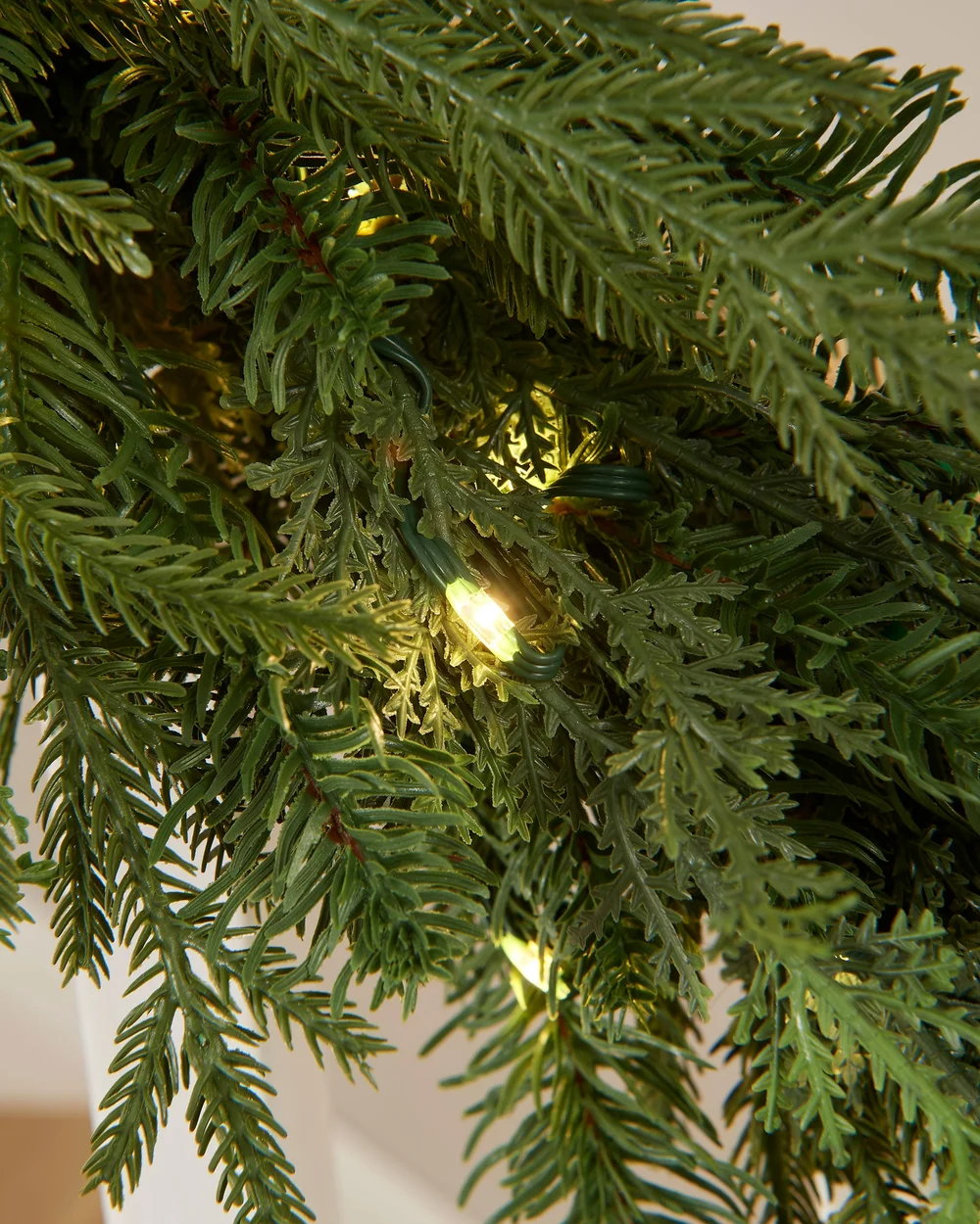 WeRChristmas Pre-Lit Natural Fir Garland 9 Ft - No Size Image 6