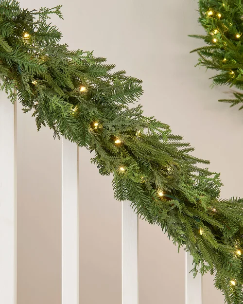 WeRChristmas Pre-Lit Natural Fir Garland 9 Ft - No Size Image 2