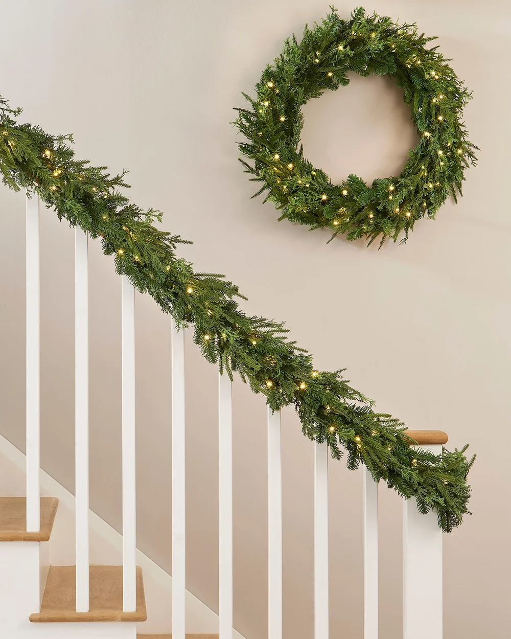 WeRChristmas Pre-Lit Natural Fir Garland 9 Ft - No Size Image 4