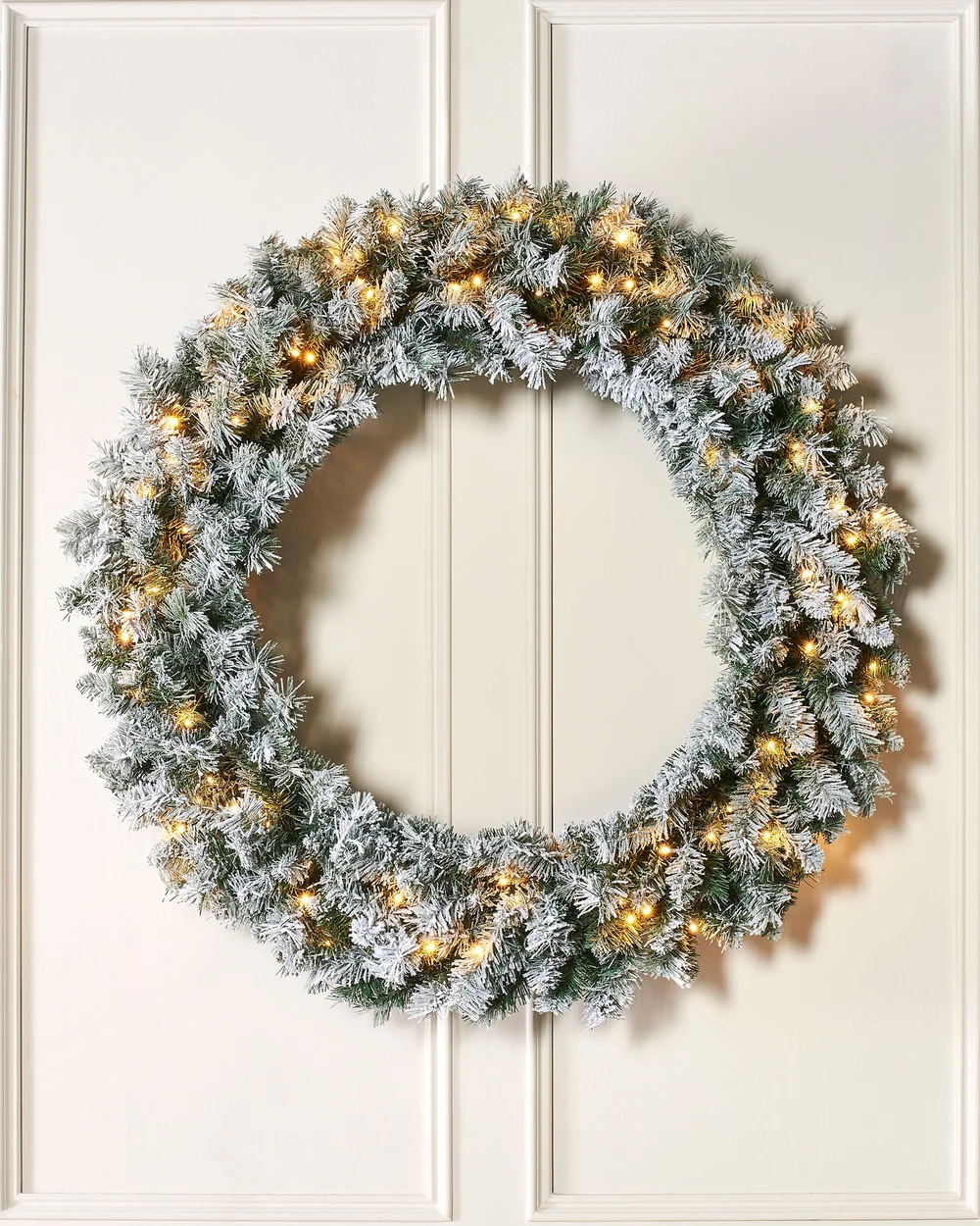 WeRChristmas White Pre-Lit Snow-Flocked Majestic Artificial Christmas Wreath 100 Warm White Leds 1 M - No Size Image 1