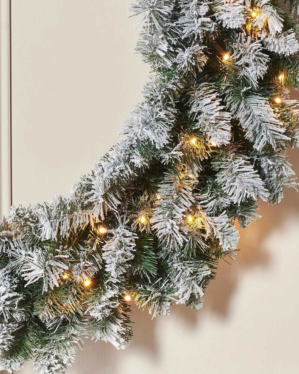 WeRChristmas White Pre-Lit Snow-Flocked Majestic Artificial Christmas Wreath 100 Warm White Leds 1 M - No Size Image 3