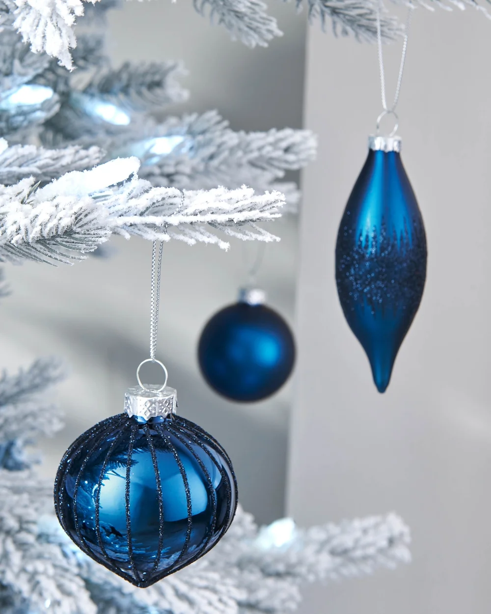 WeRChristmas Navy Blue Glass Christmas Baubles 20 Pack 6.6 Cm - No Size Image 3