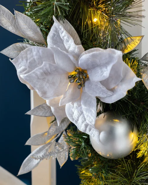 WeRChristmas Multi-Colour Pre-Lit Silver And White Decorated Artificial Christmas Garland 40 Warm White Leds 9 Ft - One Size Image 4