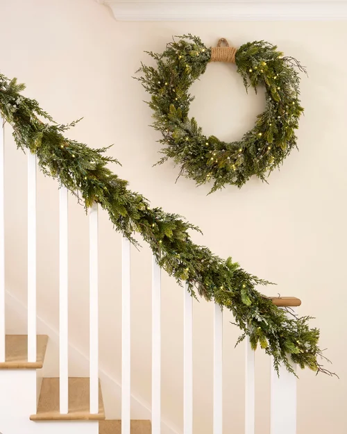 WeRChristmas Pre-Lit Decorative Snow-Flocked Wreath 76 Cm - No Size Image 3