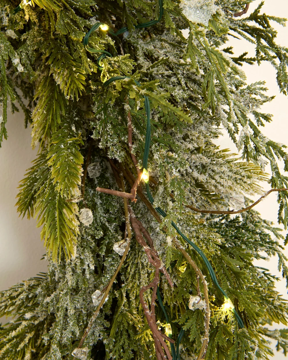 WeRChristmas Pre-Lit Decorative Snow-Flocked Wreath 76 Cm - No Size Image 5
