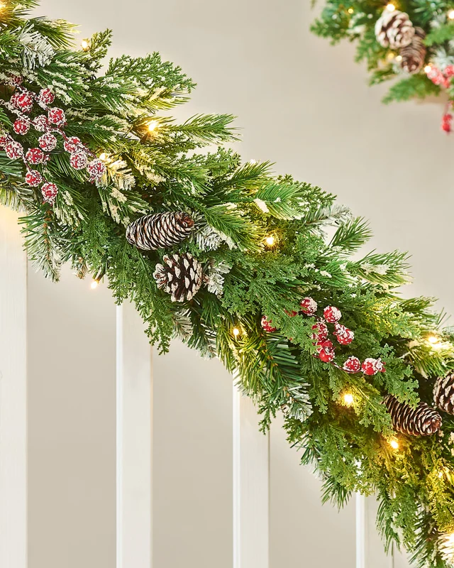 WeRChristmas Green And White Pre-Lit Snow-Flocked Mixed-Tip Artificial Christmas Garland 80 Warm White Leds 9 Ft