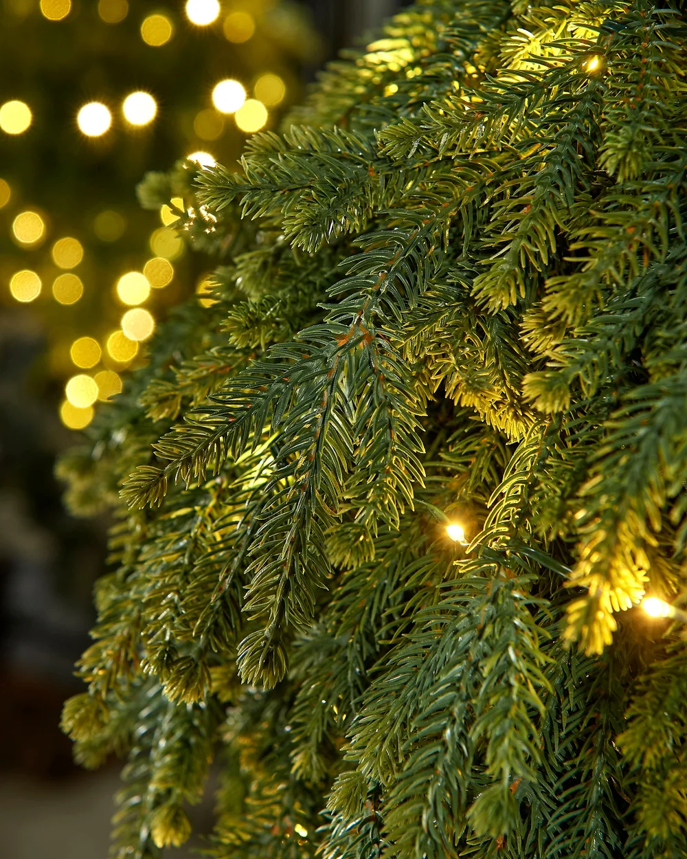 WeRChristmas Green Pre-Lit 3D Hanging Teardrop Christmas Swag 100 Warm White Leds 60 Cm - No Size Image 3