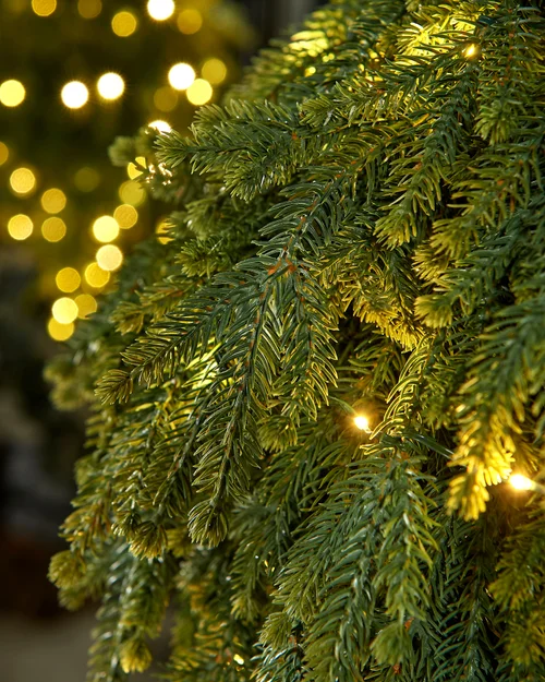 WeRChristmas Green Pre-Lit 3D Hanging Teardrop Christmas Swag 100 Warm White Leds 60 Cm - No Size Image 3