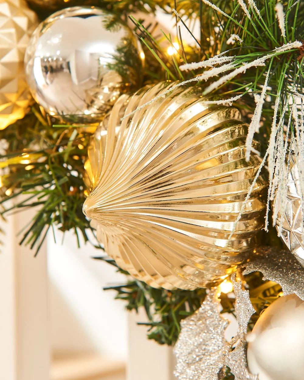 WeRChristmas Multi-Colour Pre-Lit Artificial Christmas Garland With Silver & Gold Baubles 100 Warm White Leds 9 Ft - No Size Image 5