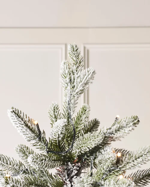 WeRChristmas Green Pre-Lit Slim Snow-Flocked Christmas Tree With 250 Leds & 8 Light Settings 5 Ft - No Size Image 5