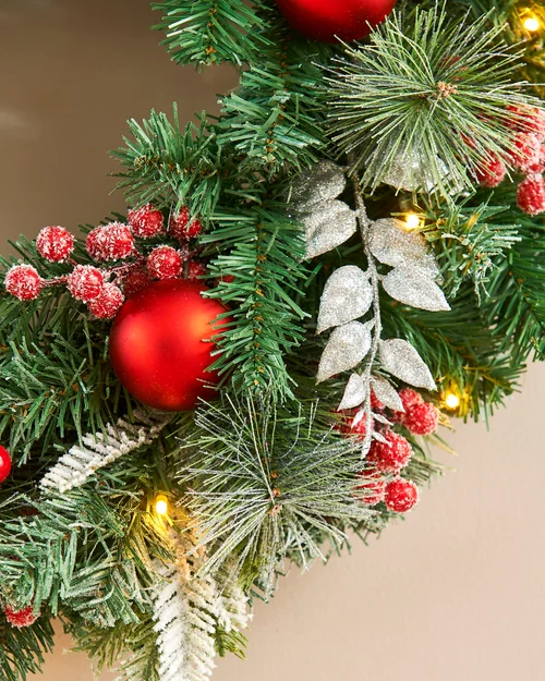 WeRChristmas Multi-Colour Pre-Lit Frosted Red & White Decorated Artificial Christmas Wreath 20 Warm White Leds 60 Cm - No Size Image 4