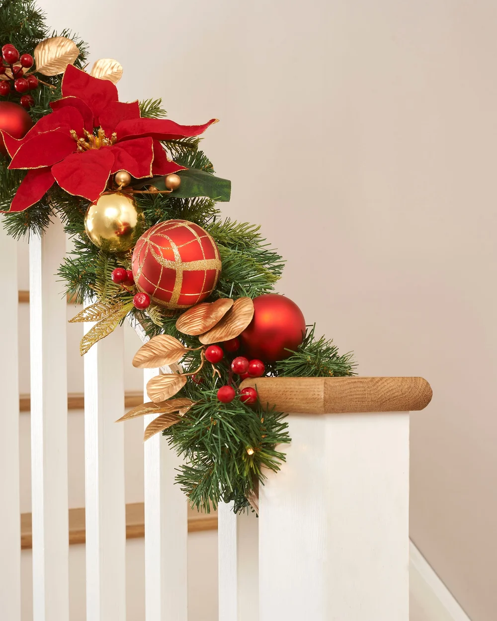 WeRChristmas Pre-Lit Natural Fir Christmas Garland Ideal For Mantels Staircases & Feature Walls 12 Ft - No Size Image 3