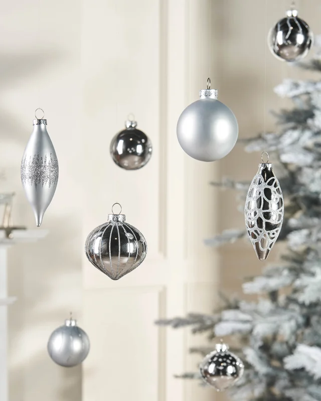 WeRChristmas Silver Glass Christmas Baubles 20 Pack 6.6 Cm