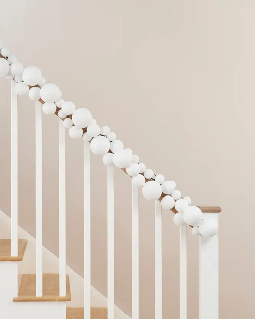 WeRChristmas White Bauble Tree Garland With 84 Baubles In Mixed Finishes 9 Ft - No Size Image 4