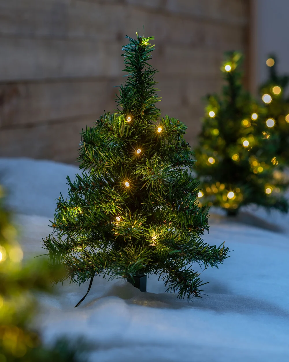 WeRChristmas White Set Of 6 Christmas Tree Pathway Stake Lights 90 Warm White Leds 30 Cm - No Size Image 3