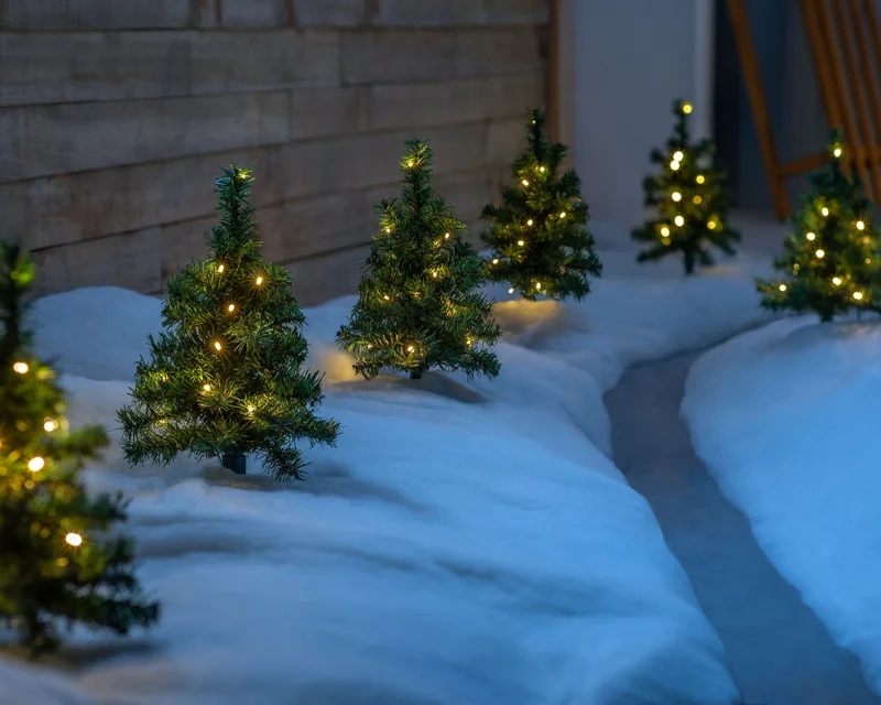 WeRChristmas White Set Of 6 Christmas Tree Pathway Stake Lights 90 Warm White Leds 30 Cm