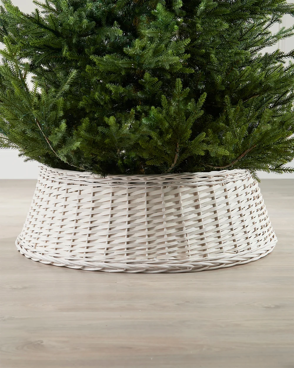 WeRChristmas Off-White Wicker Rattan Christmas Tree Collar 85 Cm - No Size Image 2