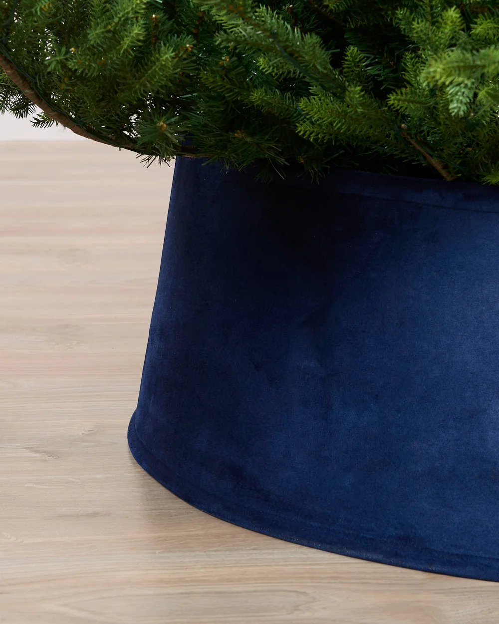 WeRChristmas Navy Velvet Christmas Tree Collar 70 Cm - No Size Image 3